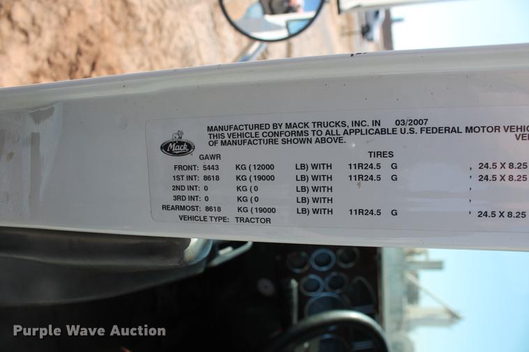 image for item DB5162 2008 Mack CHU613 semi truck