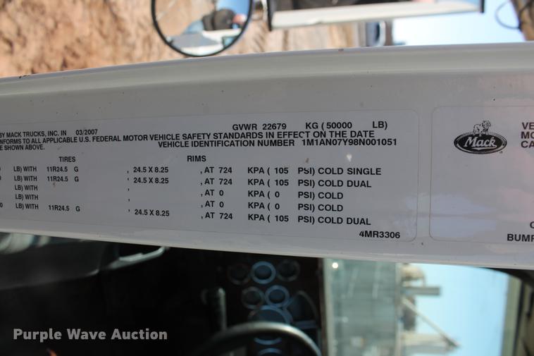 image for item DB5162 2008 Mack CHU613 semi truck