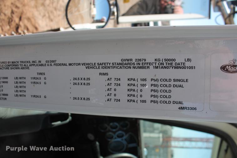 image for item DB5162 2008 Mack CHU613 semi truck