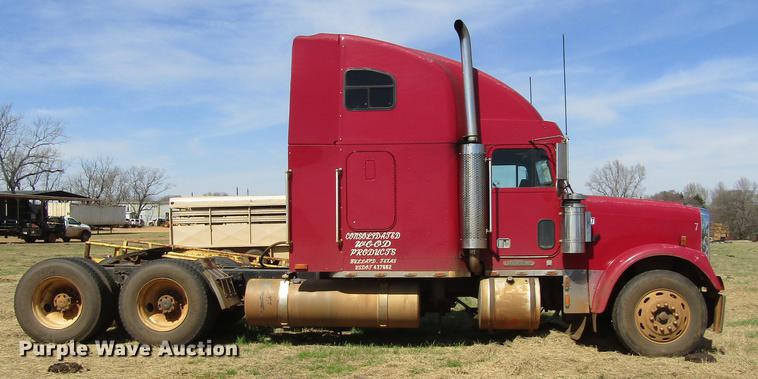 image for item DC0024 1995 Freightliner FLD120 Classic semi truck