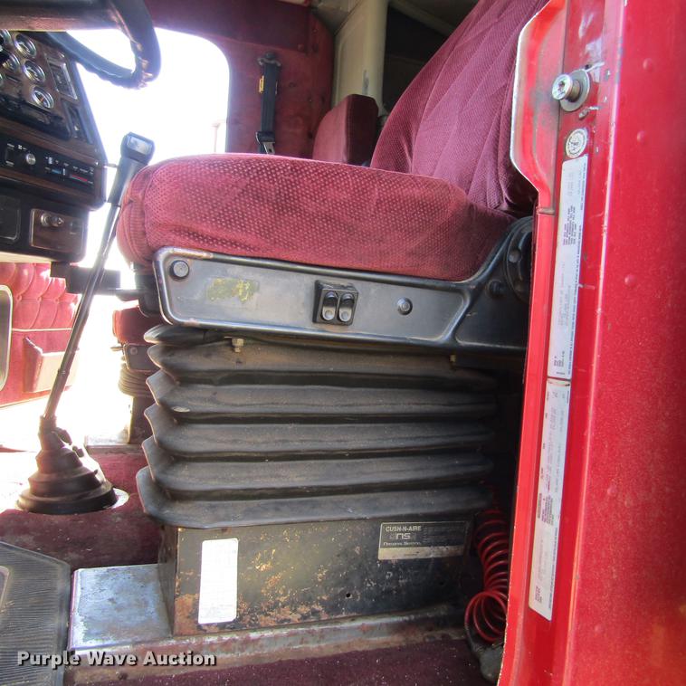 image for item DC0024 1995 Freightliner FLD120 Classic semi truck