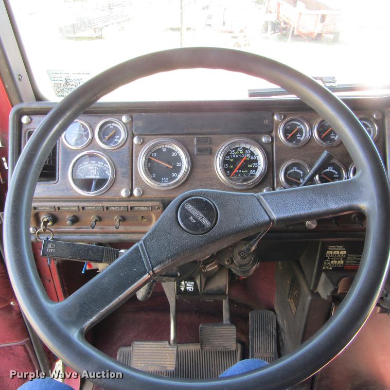 image for item DC0024 1995 Freightliner FLD120 Classic semi truck