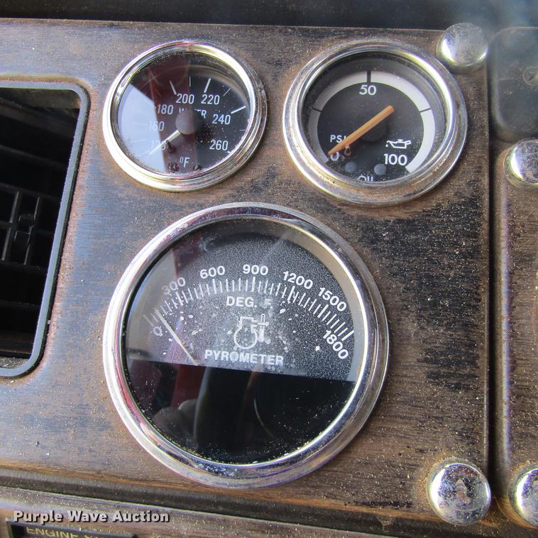 image for item DC0024 1995 Freightliner FLD120 Classic semi truck