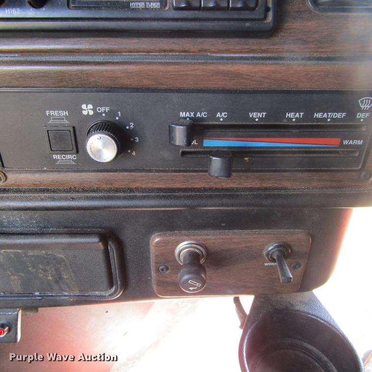 image for item DC0024 1995 Freightliner FLD120 Classic semi truck