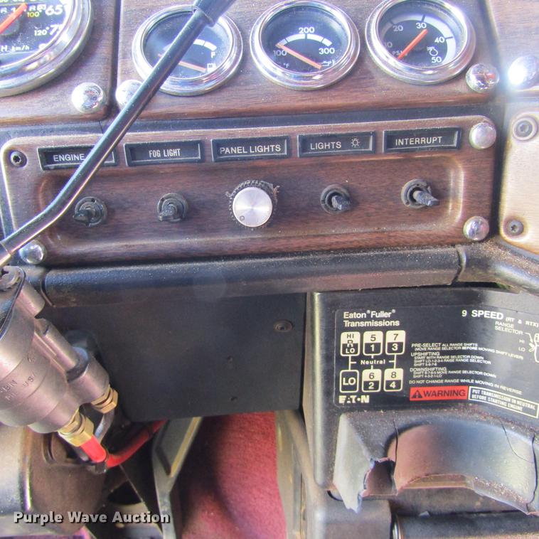 image for item DC0024 1995 Freightliner FLD120 Classic semi truck