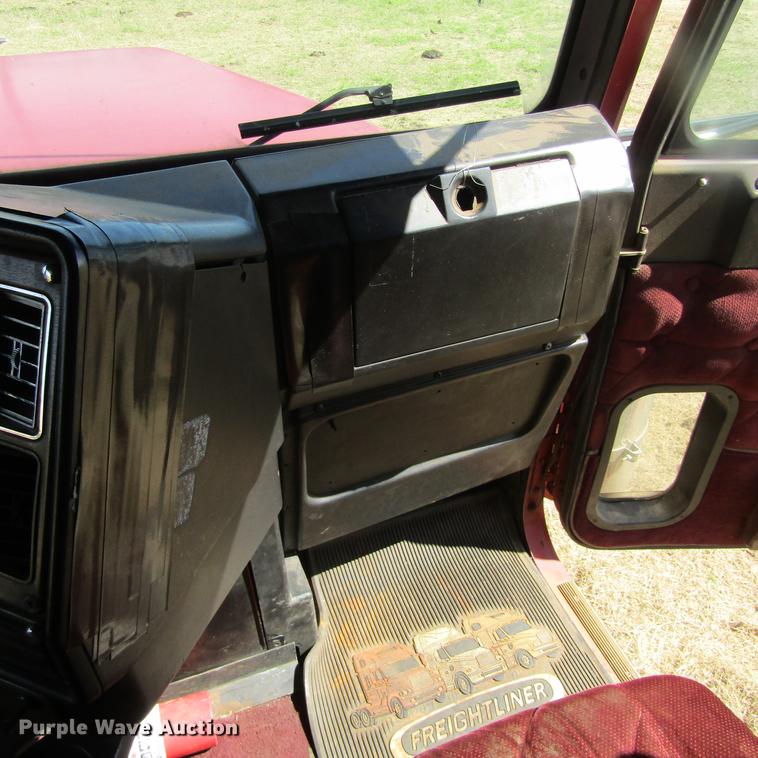 image for item DC0024 1995 Freightliner FLD120 Classic semi truck