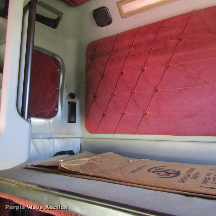 image for item DC0024 1995 Freightliner FLD120 Classic semi truck