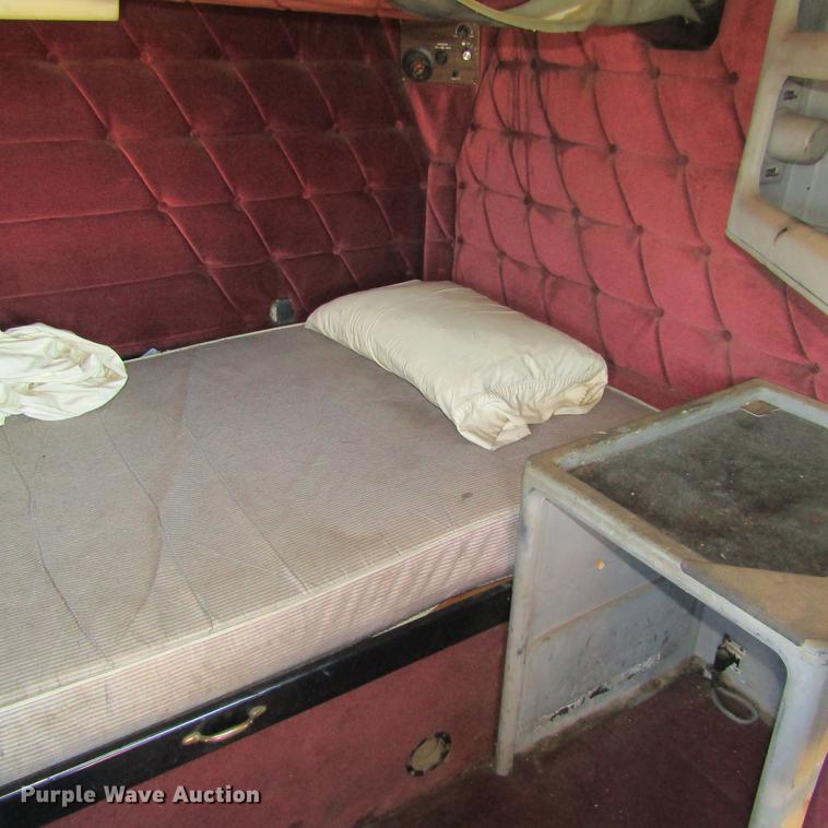 image for item DC0024 1995 Freightliner FLD120 Classic semi truck