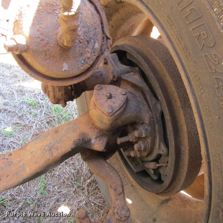 image for item DC0024 1995 Freightliner FLD120 Classic semi truck