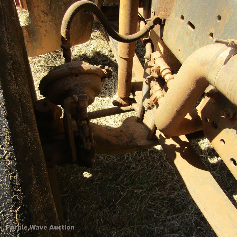 image for item DC0024 1995 Freightliner FLD120 Classic semi truck