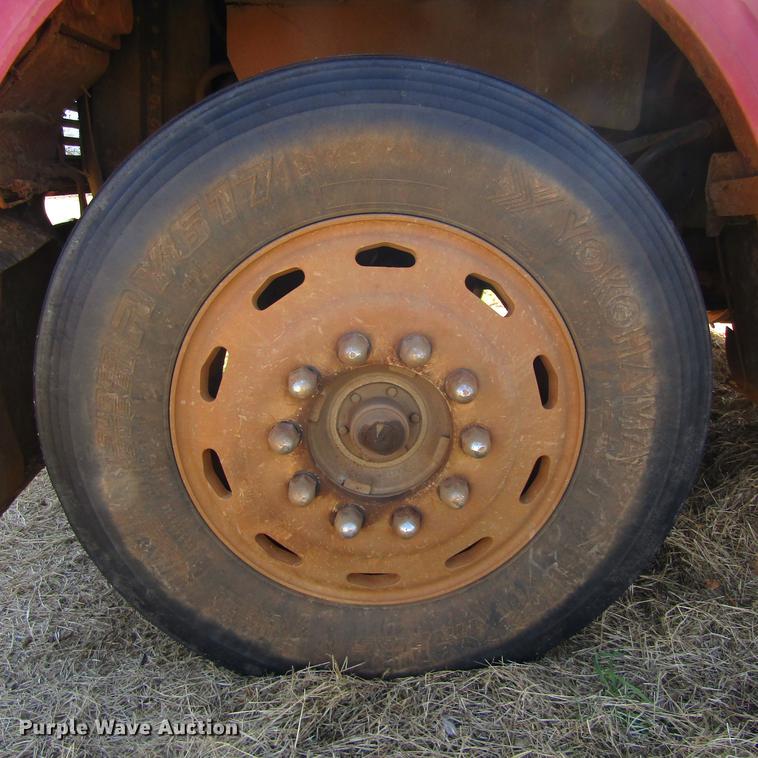 image for item DC0024 1995 Freightliner FLD120 Classic semi truck