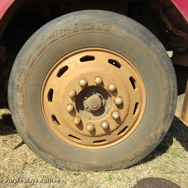 image for item DC0024 1995 Freightliner FLD120 Classic semi truck