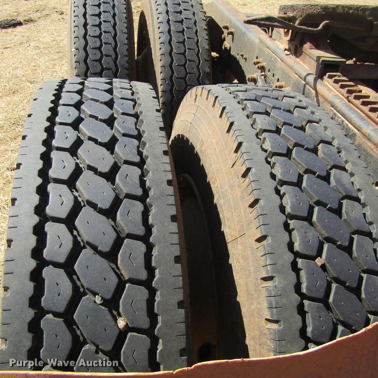 image for item DC0024 1995 Freightliner FLD120 Classic semi truck