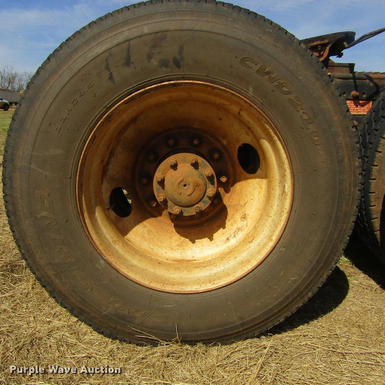 image for item DC0024 1995 Freightliner FLD120 Classic semi truck