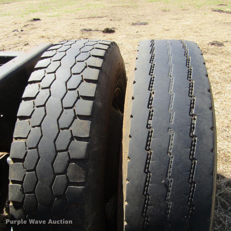 image for item DC0024 1995 Freightliner FLD120 Classic semi truck