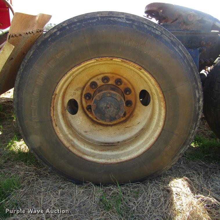 image for item DC0024 1995 Freightliner FLD120 Classic semi truck