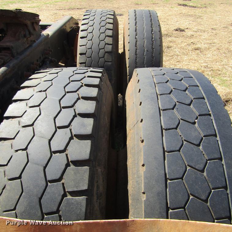 image for item DC0024 1995 Freightliner FLD120 Classic semi truck