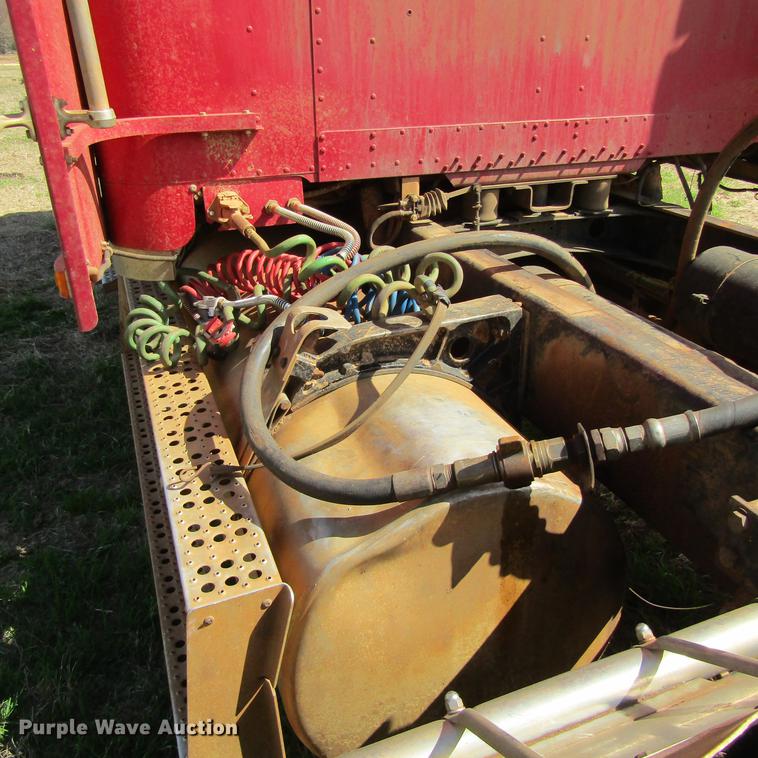 image for item DC0024 1995 Freightliner FLD120 Classic semi truck