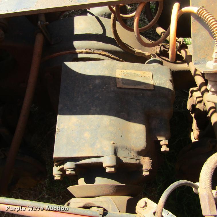 image for item DC0024 1995 Freightliner FLD120 Classic semi truck