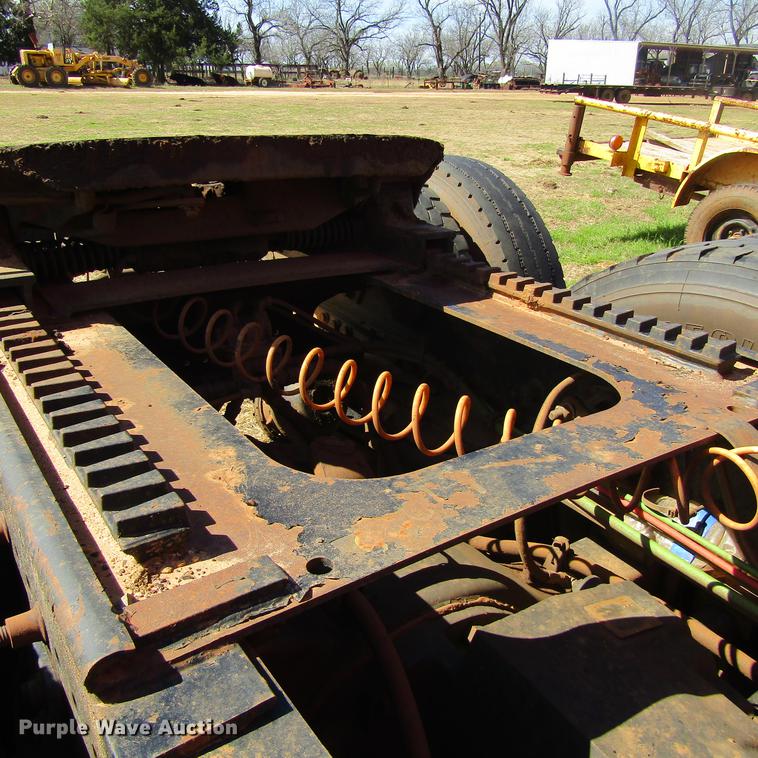 image for item DC0024 1995 Freightliner FLD120 Classic semi truck