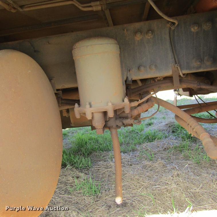 image for item DC0024 1995 Freightliner FLD120 Classic semi truck