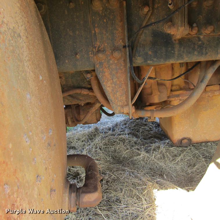 image for item DC0024 1995 Freightliner FLD120 Classic semi truck