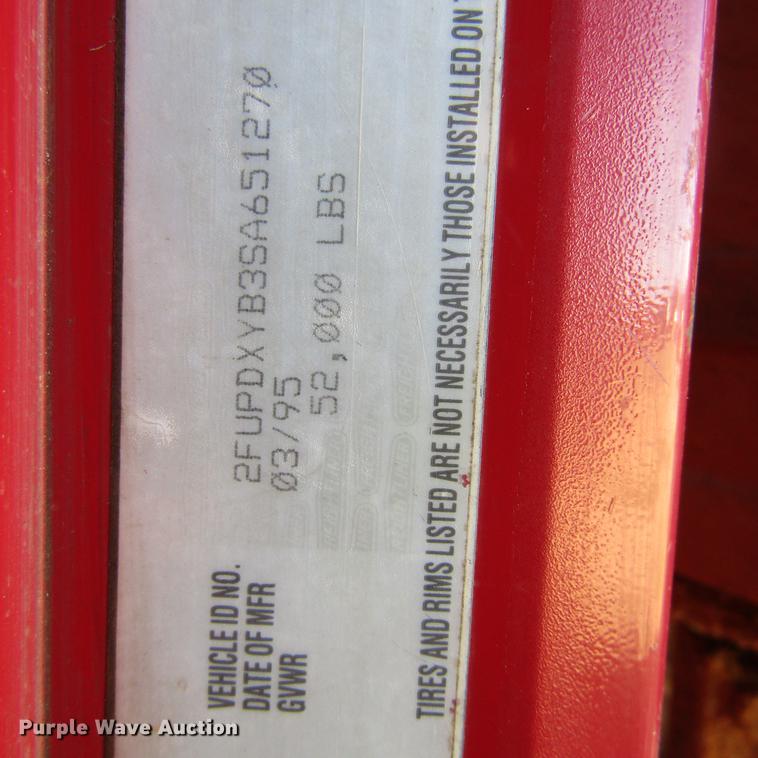 image for item DC0024 1995 Freightliner FLD120 Classic semi truck