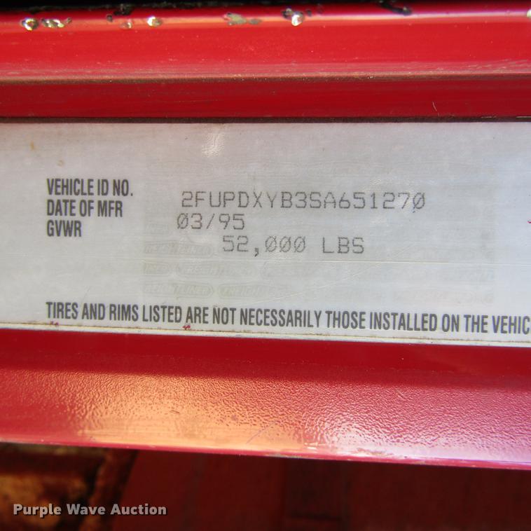 image for item DC0024 1995 Freightliner FLD120 Classic semi truck