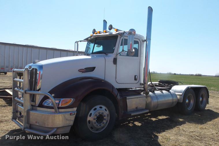 image for item DC0694 2007 Peterbilt 386 semi truck