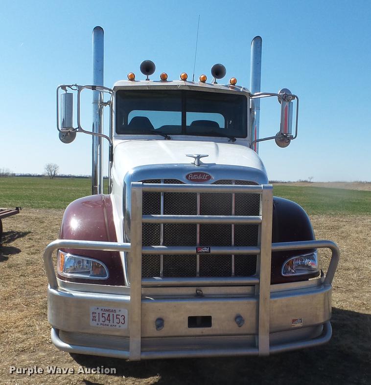 image for item DC0694 2007 Peterbilt 386 semi truck