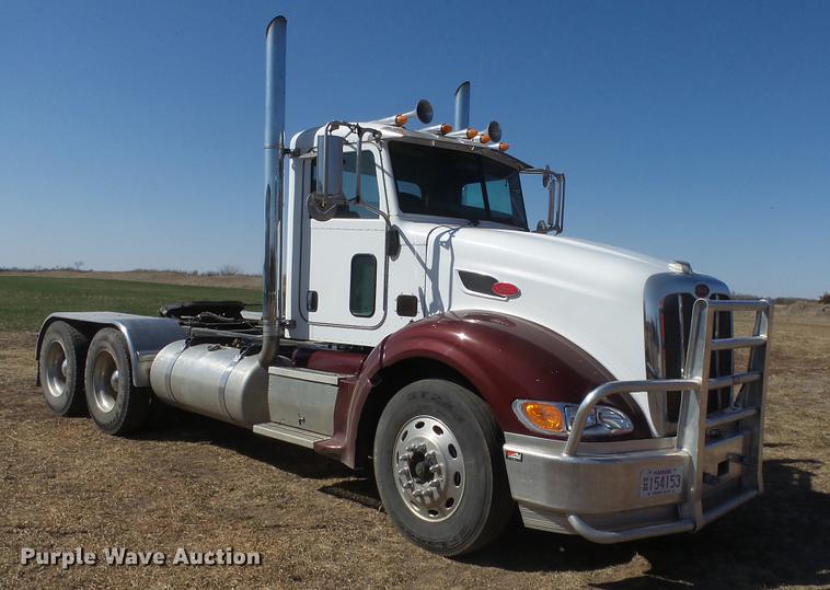 image for item DC0694 2007 Peterbilt 386 semi truck