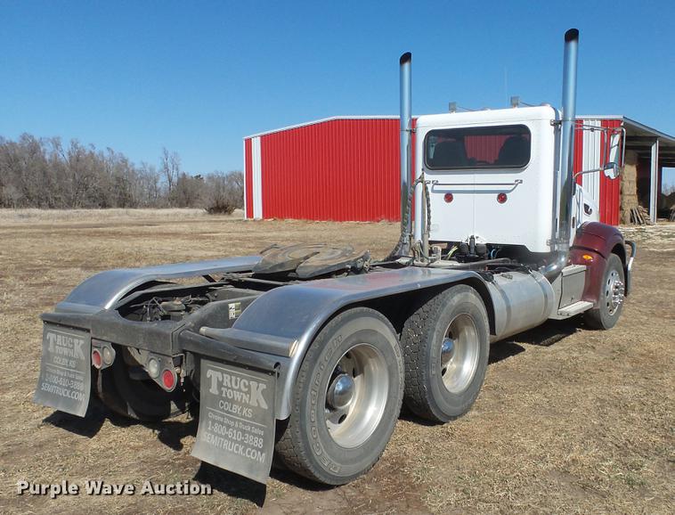 image for item DC0694 2007 Peterbilt 386 semi truck