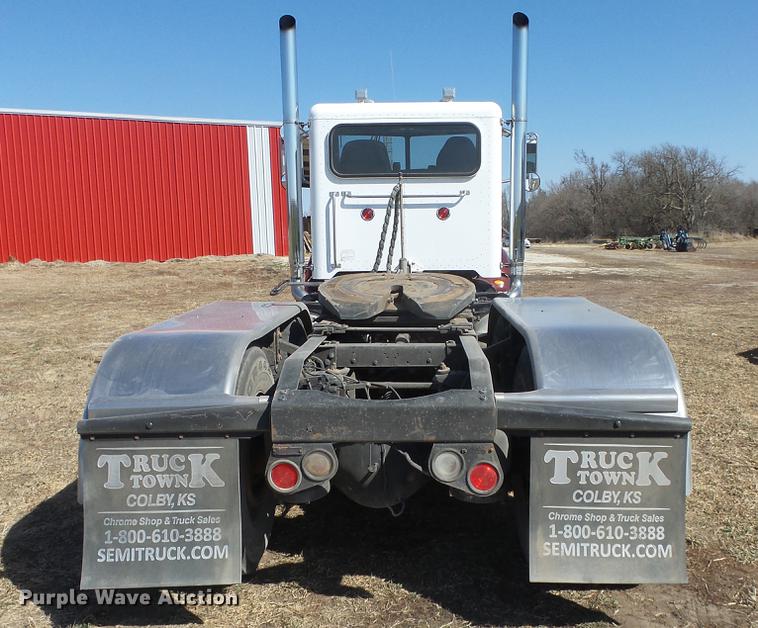 image for item DC0694 2007 Peterbilt 386 semi truck