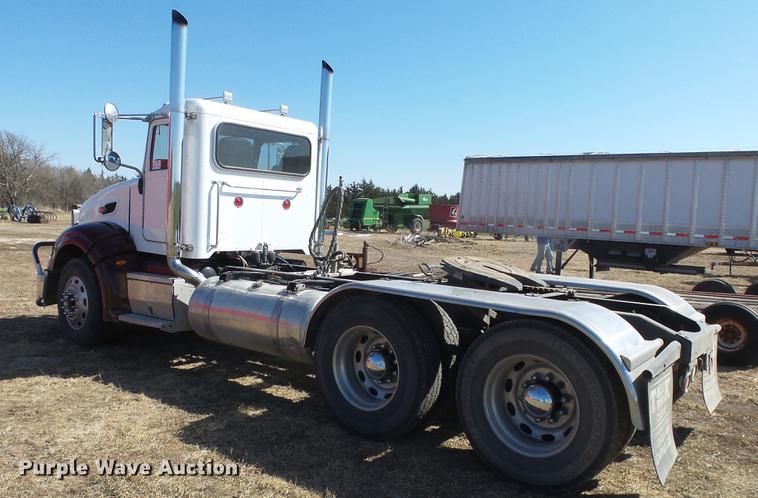 image for item DC0694 2007 Peterbilt 386 semi truck