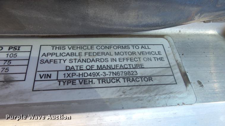 image for item DC0694 2007 Peterbilt 386 semi truck