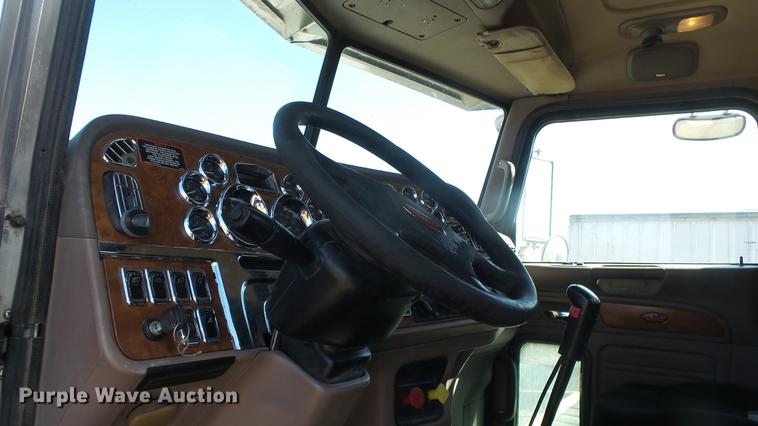 image for item DC0694 2007 Peterbilt 386 semi truck