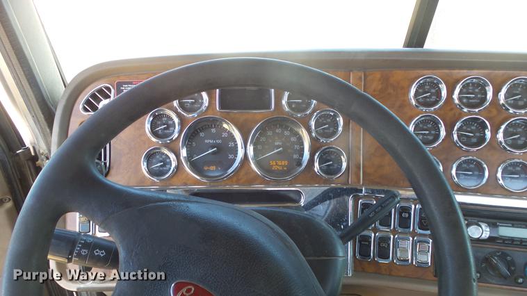 image for item DC0694 2007 Peterbilt 386 semi truck