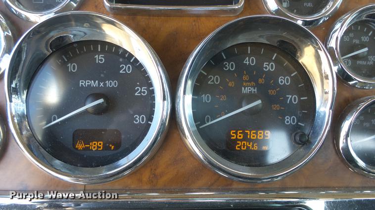 image for item DC0694 2007 Peterbilt 386 semi truck