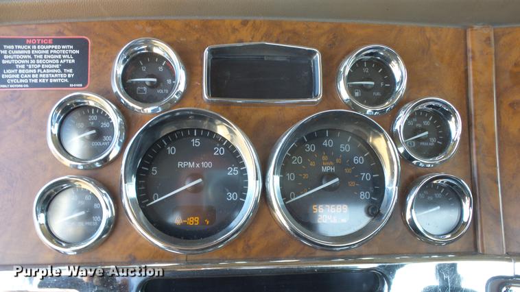 image for item DC0694 2007 Peterbilt 386 semi truck