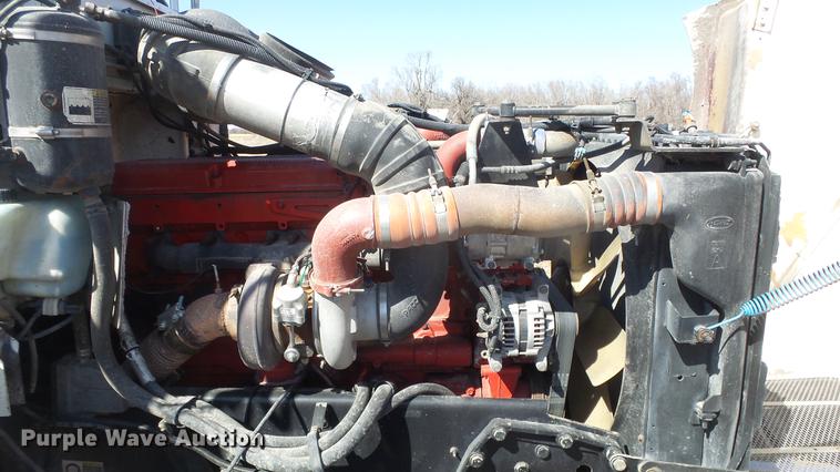 image for item DC0694 2007 Peterbilt 386 semi truck