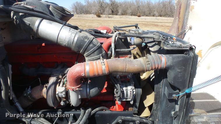 image for item DC0694 2007 Peterbilt 386 semi truck