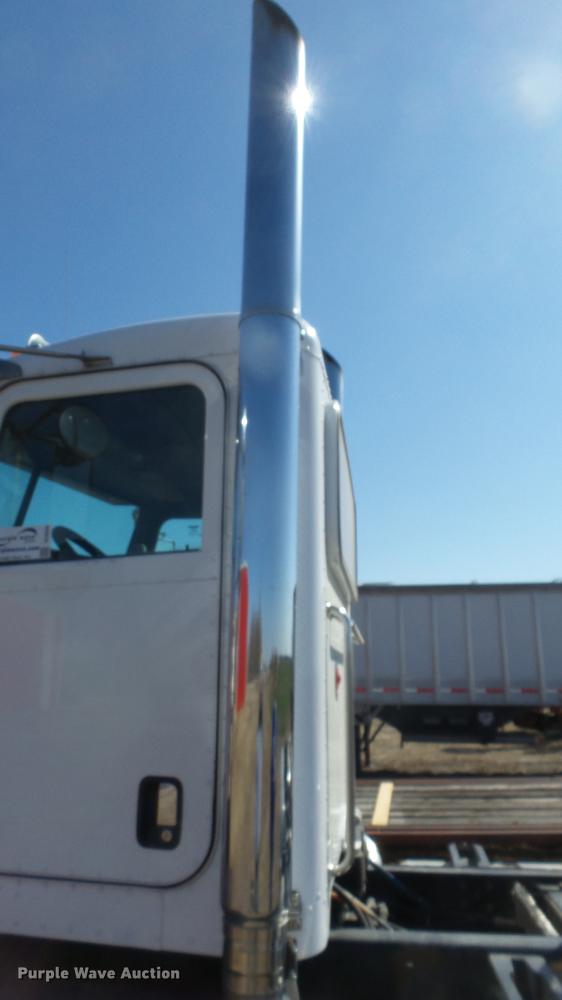 image for item DC0694 2007 Peterbilt 386 semi truck