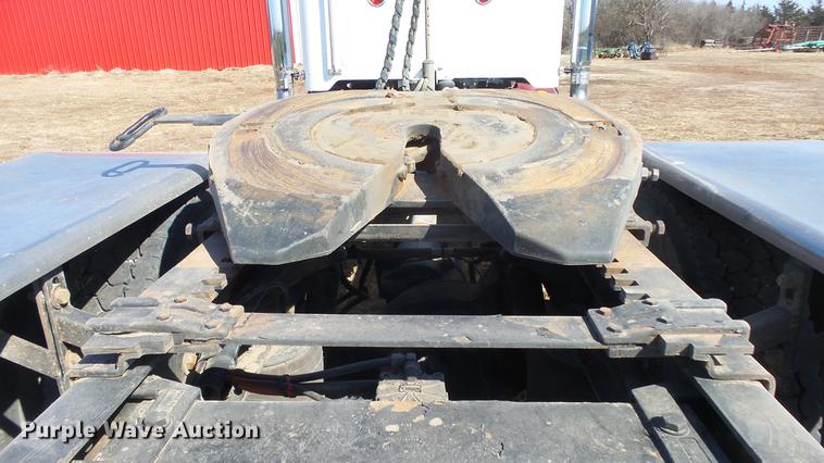 image for item DC0694 2007 Peterbilt 386 semi truck