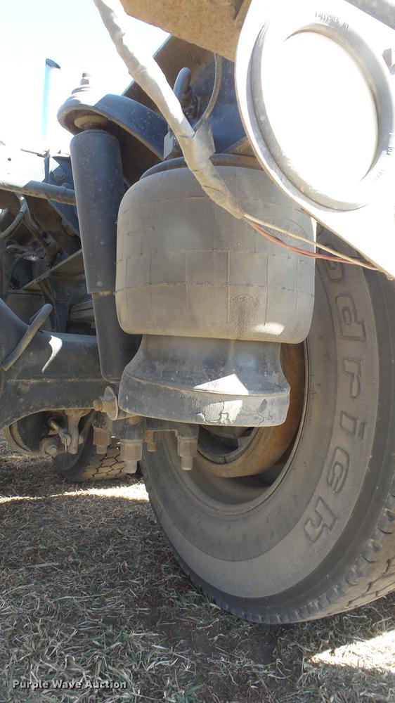 image for item DC0694 2007 Peterbilt 386 semi truck