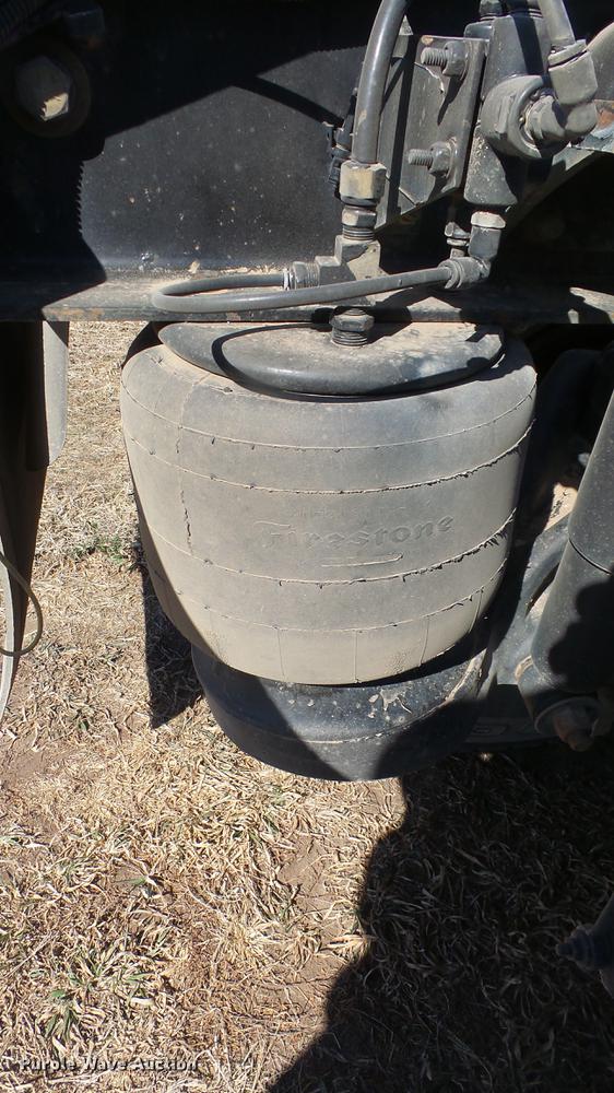 image for item DC0694 2007 Peterbilt 386 semi truck