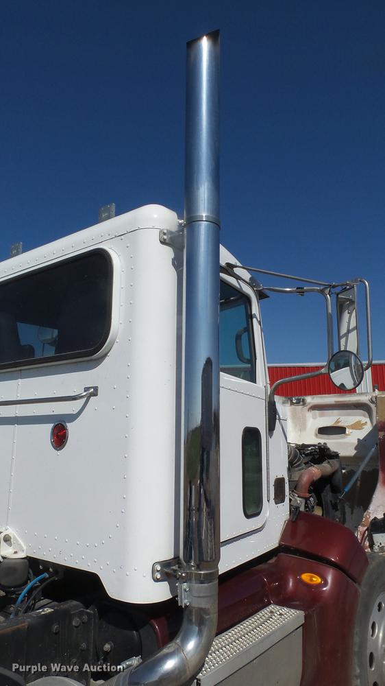 image for item DC0694 2007 Peterbilt 386 semi truck