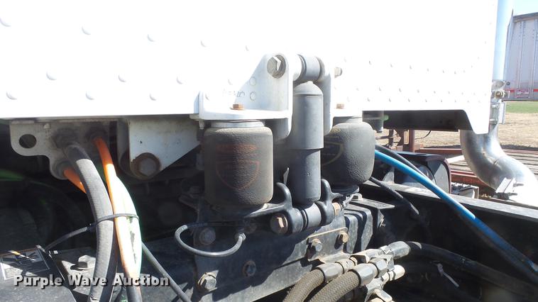 image for item DC0694 2007 Peterbilt 386 semi truck