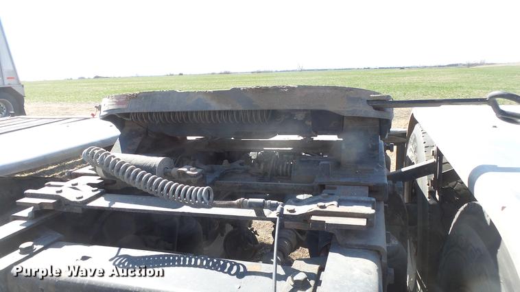 image for item DC0694 2007 Peterbilt 386 semi truck