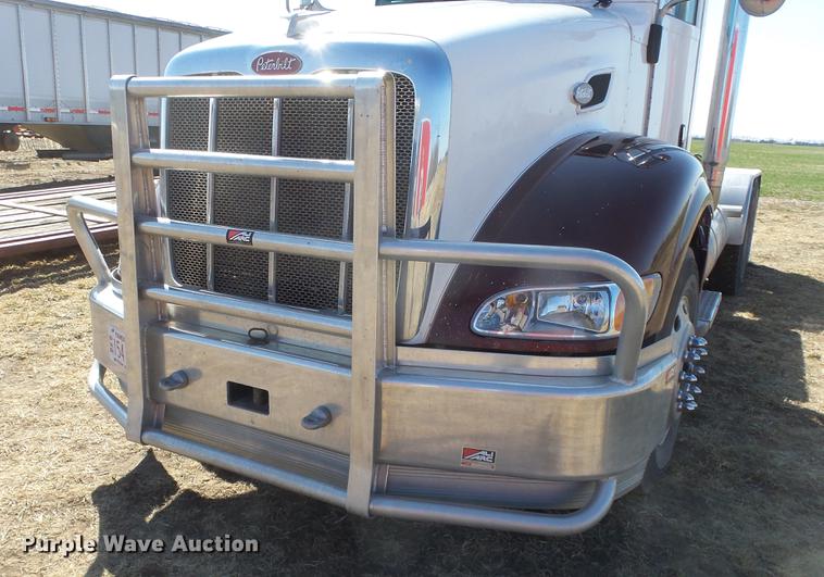 image for item DC0694 2007 Peterbilt 386 semi truck