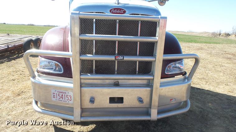 image for item DC0694 2007 Peterbilt 386 semi truck